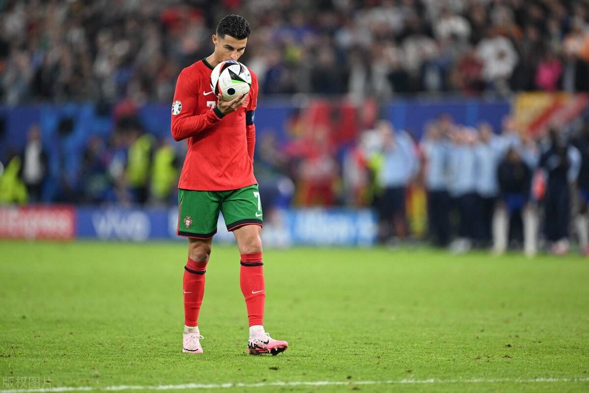 贝纳蒂亚：我和德布劳内谈过，但当时他已接近签约那不勒斯了（贝纳蒂亚称曾与德布劳内沟通，但当时他已基本确定加盟那不勒斯）