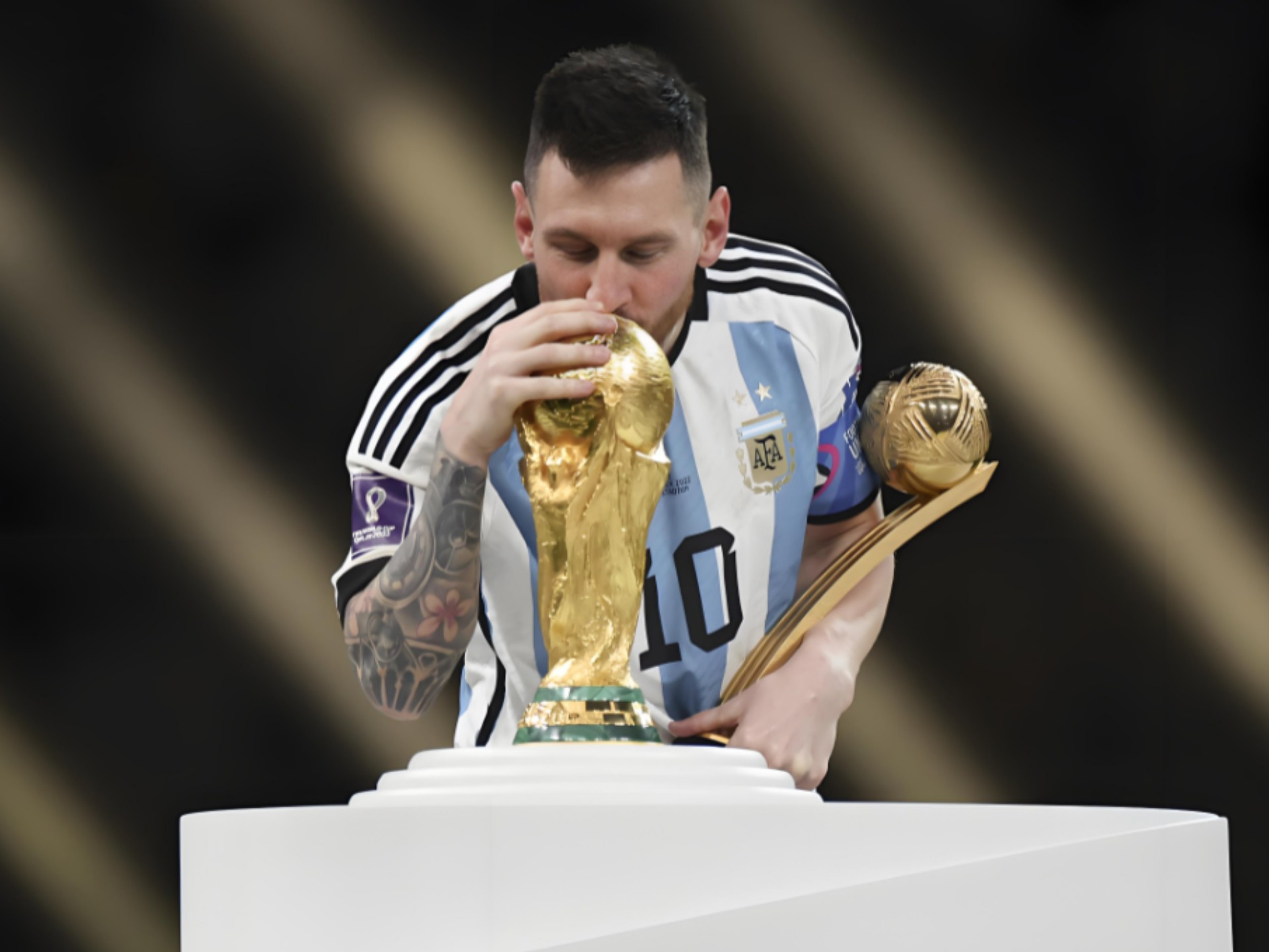 创纪录大四喜，姆巴佩当选皇马客场4-3奥林匹亚科斯全场最佳（皇马客场4-3力挫奥林匹亚科斯，姆巴佩纪录级大四喜当选全场最佳）