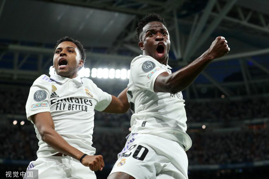 世体：因巴萨官方APP问题，约2000人无法下载门票进入球场（世体：巴萨官方App故障致约2000名球迷无法下载门票入场）