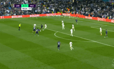 克罗斯评历史最佳11人：C罗左边锋，梅西前腰，马尔蒂尼入选（克罗斯评选史上最佳11人：C罗司职左翼，梅西担任前腰，马尔蒂尼在列）