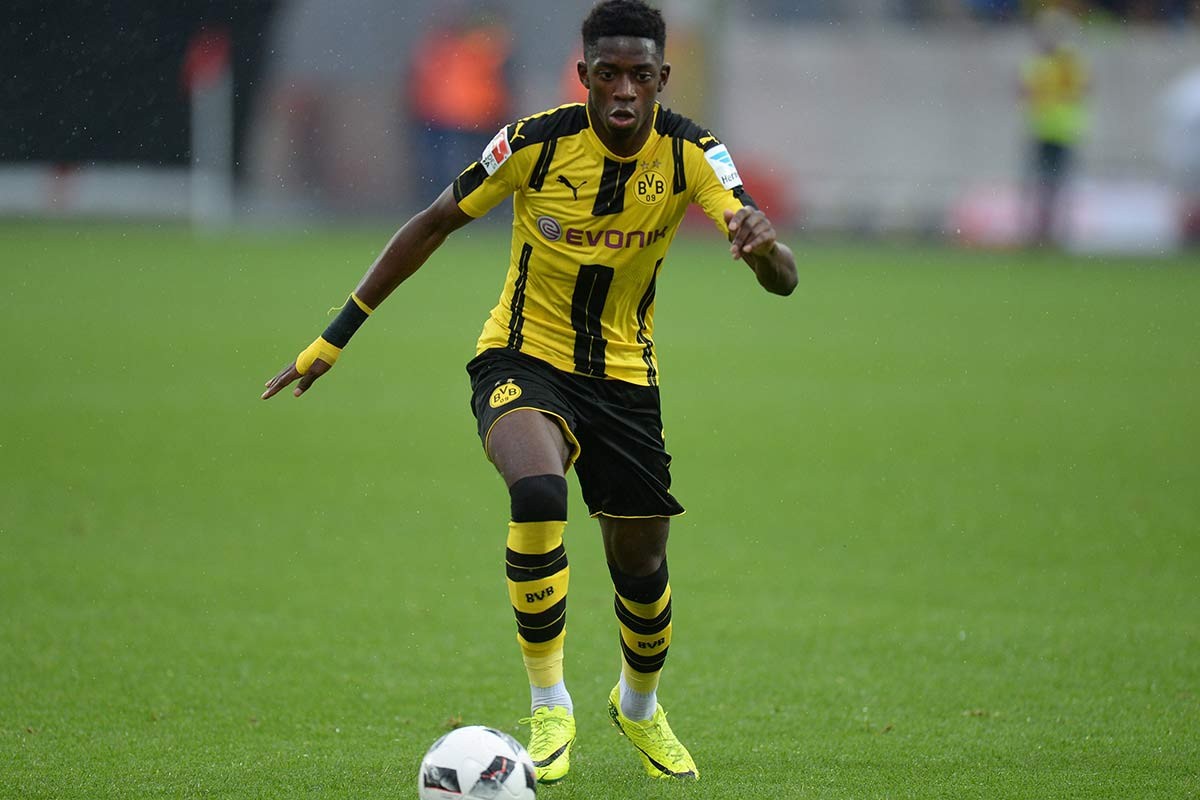 斯卡洛尼戴白手套递交世界杯，因凡蒂诺为仪式错误公开道歉（斯卡洛尼戴白手套交接大力神杯，因凡蒂诺就仪式失误公开致歉）