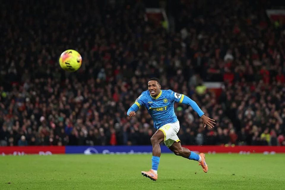 皇马客场3-0击败毕巴，阿诺德表现神勇但伤退，展现世界级水准，但伤病困扰持续。（皇马客场3-0擒毕巴，阿诺德高光却伤退，世界级表现难挡伤病困扰）