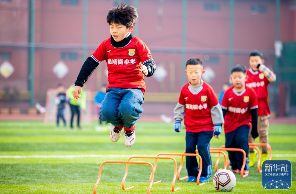 豪门悲喜夜：阿森纳3-2迎5连胜 巴萨2-0豪取9连胜7分领跑 尤文1-1