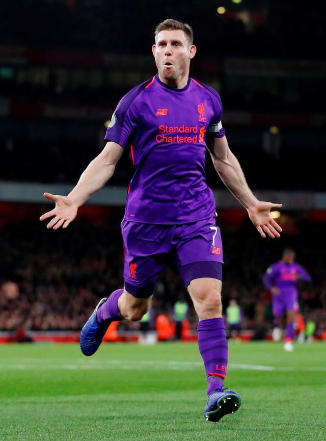 德甲战报：迪亚斯传射、杰克逊锁胜局，拜仁3-1圣保利（德甲：迪亚斯传射建功，杰克逊终结悬念，拜仁3-1力克圣保利）