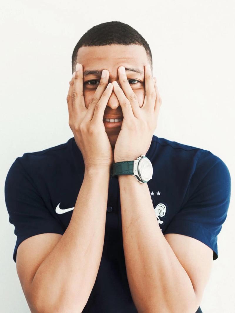 球报：由于花费巨资，安哥拉邀请阿根廷友谊赛引发民众不满（球报：安哥拉斥巨资邀阿根廷踢友谊赛惹民怨）